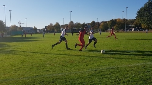 Marcel Rapp und Emilio Savarino im Zweikampf