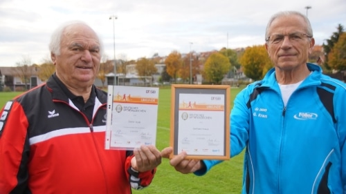 Immer wieder haben sie das Sportabzeichen erworben: Dieter Aydt (links) 30 Mal, Gerhard Kraus 45 Mal. (rol)