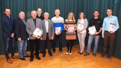 Ehrung des Turngau Pforzheim-Enzs: v.l. Manuel Roser, Jörg Hasenauer (Turngau), Norbert Morlock, Peter Ketterer, Klaus Pfeiffer (BTB), Erich Rieger, Karen Bielfeld, Sabine Kirschner, Michael Kögler und Frank Mahler