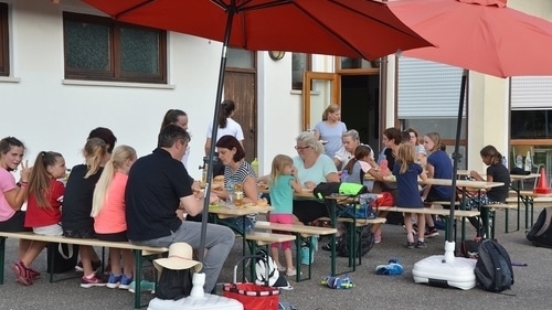 Ausklang bei heißer Wurst und Salatbuffet 